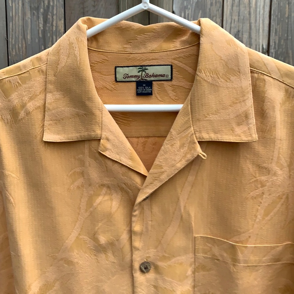 Tommy Bahama 100% silk relax fit button up short sleeve shirt with palm trees